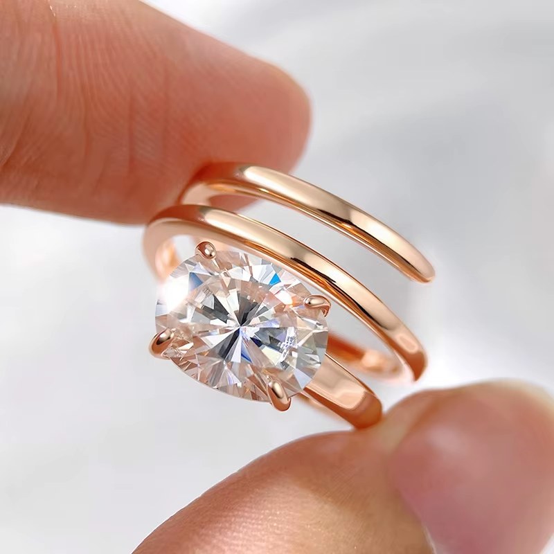 Anello Solitario con Moissanite Brillante
